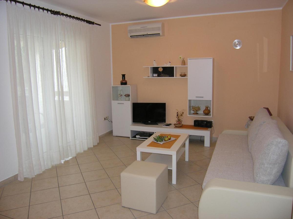Apartments Biljana For Relaxing Holidays In Baska Экстерьер фото