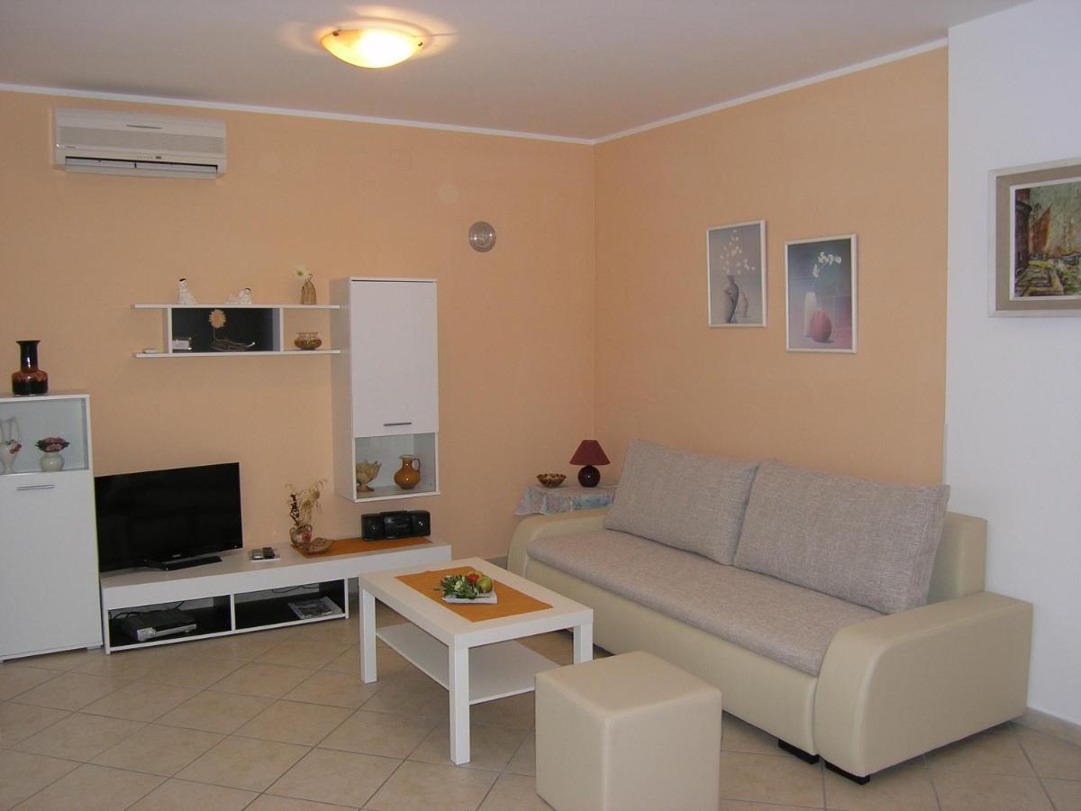 Apartments Biljana For Relaxing Holidays In Baska Экстерьер фото